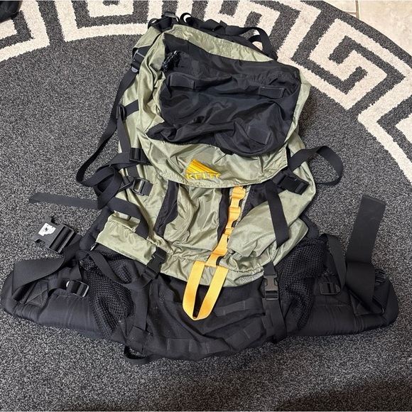 rains olive backpack Rucksack for Men and Women Vinilo de pescar T-tail Book Daypack is a club: Horsham SA 2026-2027 Color:Black Currant Purple/TNF Black